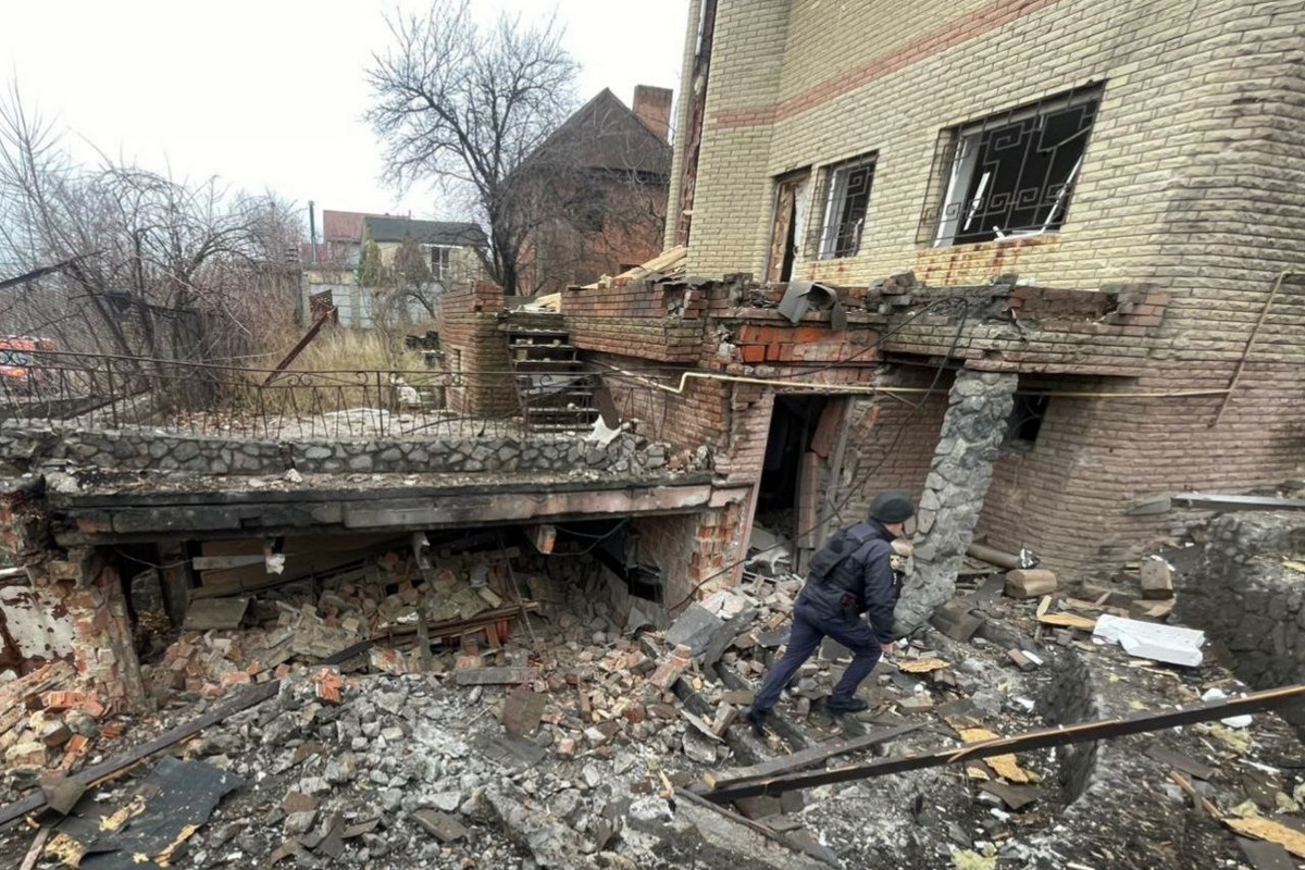 Під Дніпром внаслідок ракетної атаки руйнування: фото