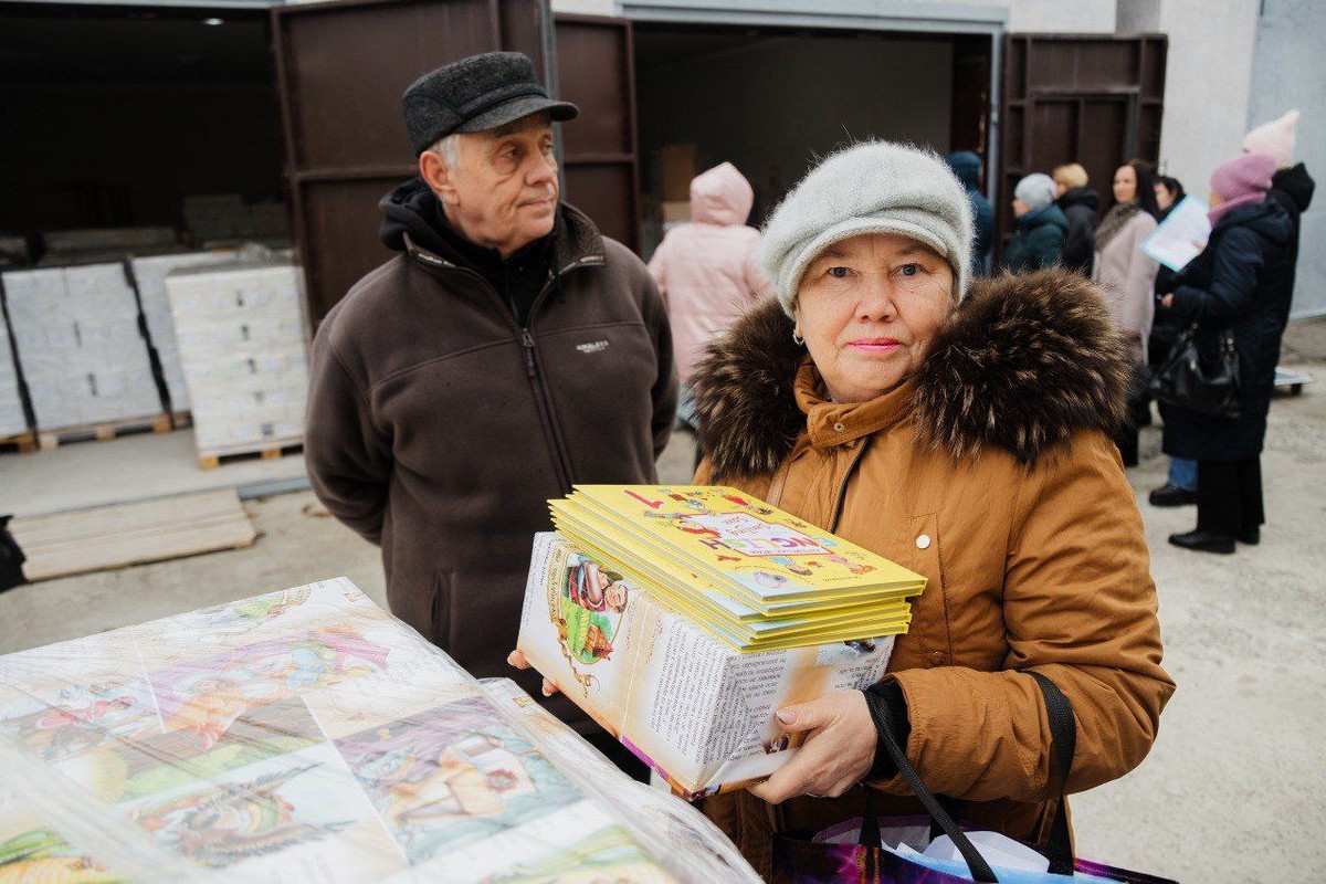 Дніпропетровщина отримала ще 55 000 підручників: фото