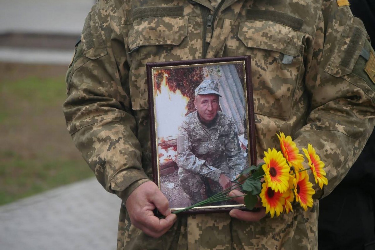 Покров сьогодні попрощався з полеглим Героєм