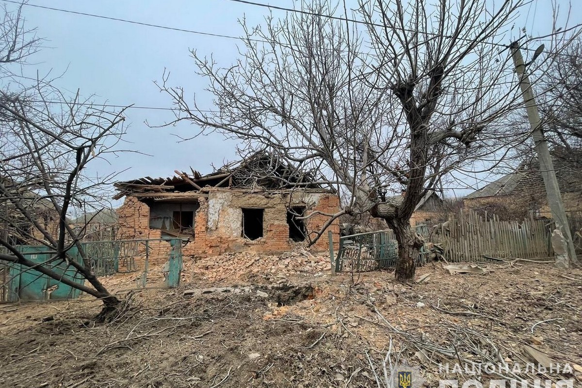 Півсотні повідомлень про обстріли і троє поранених: про наслідки обстрілів Нікопольщини розповіли у поліції