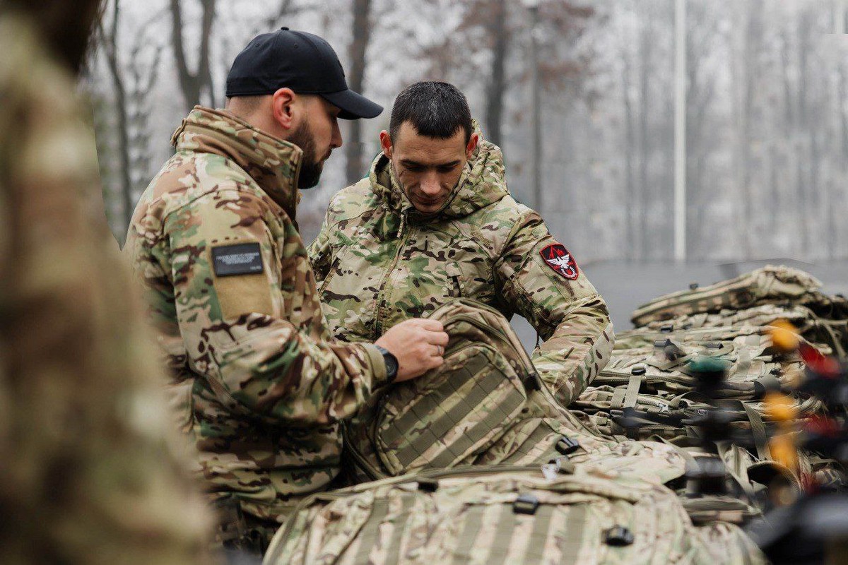 Дніпропетровщина передала на фронт чергову допомогу для благодійників: фото