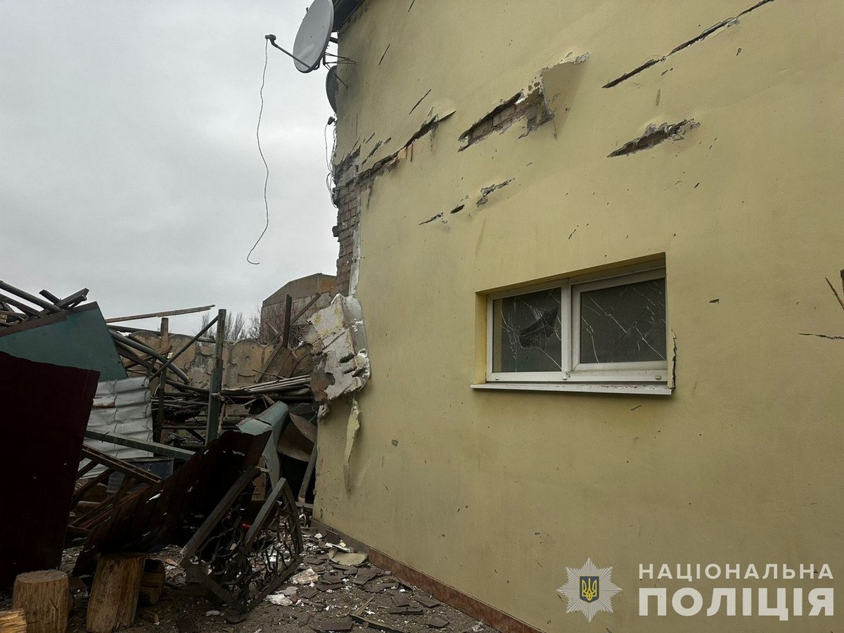 Наслідки обстрілів Нікополя і району: фото