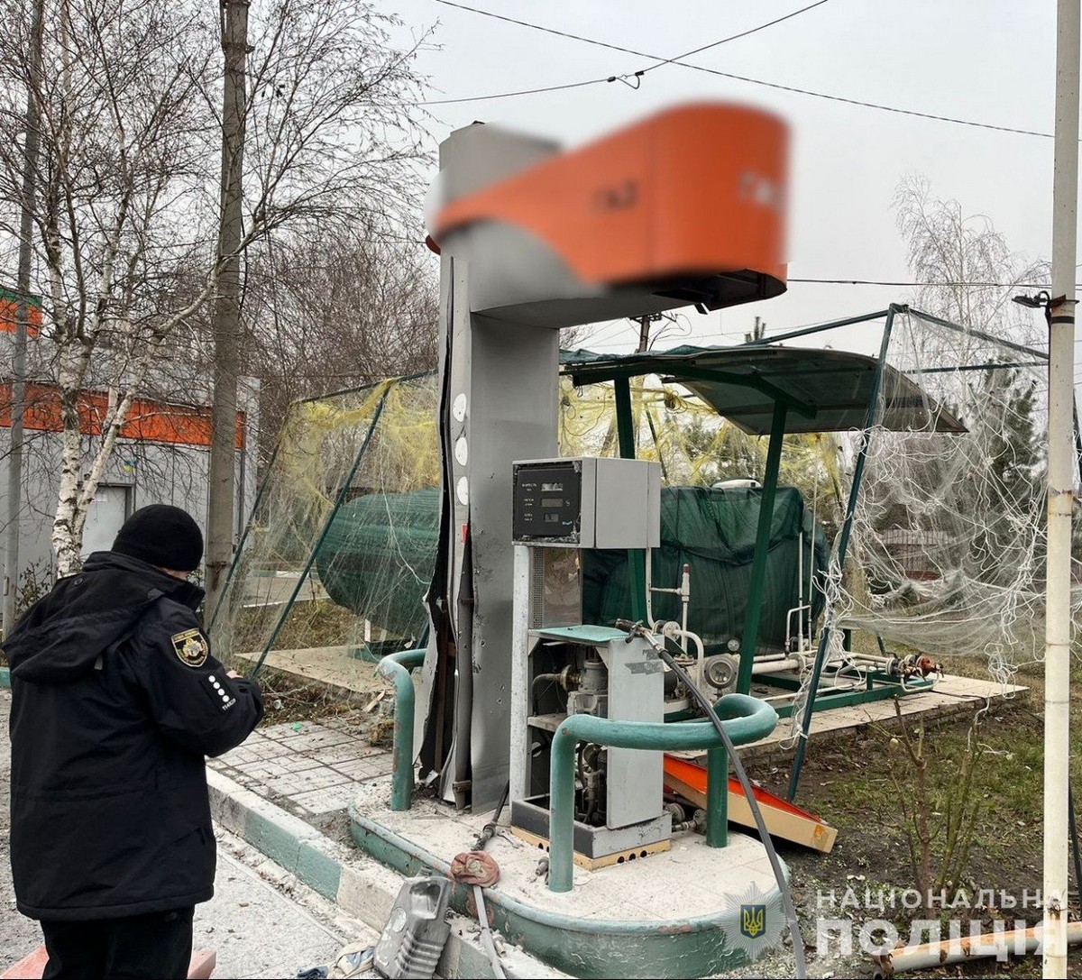 Наслідки обстрілів Нікополя і району: фото від поліції