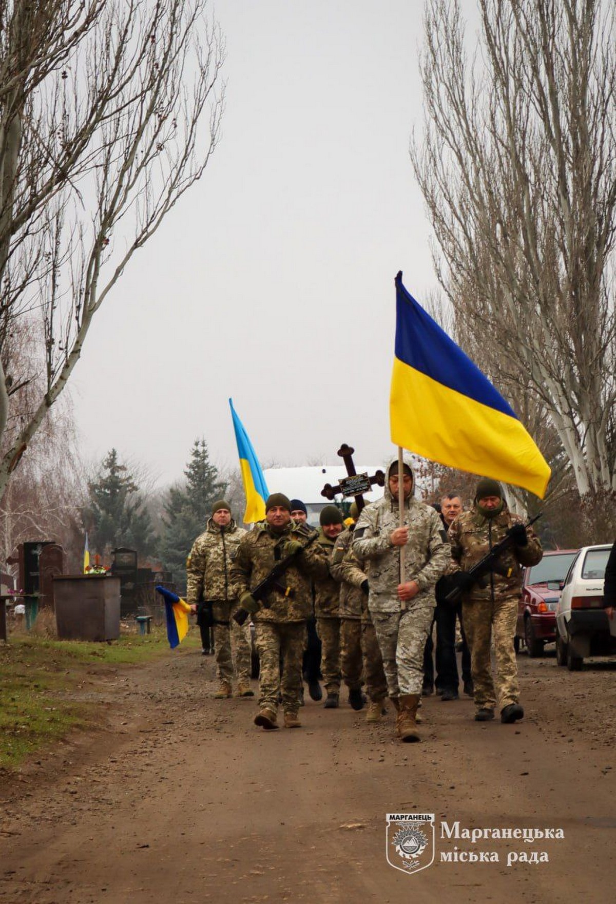 У Марганці сьогодні провели в останню путь Захисника: фото