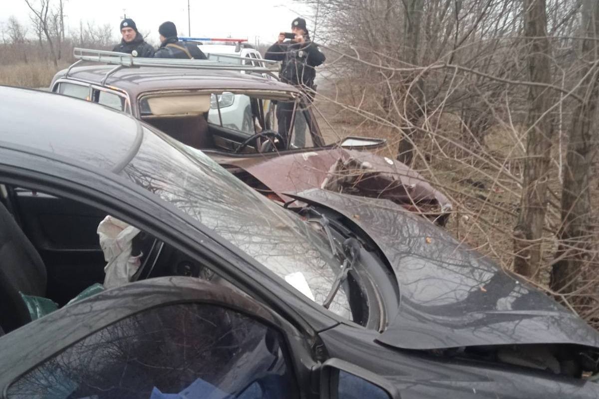 Автотроща на Нікопольщині: постраждалих рятували медики «швидкої» з Марганця 1 Автотроща на Нікопольщині: постраждалих рятували медики «швидкої» з Марганця