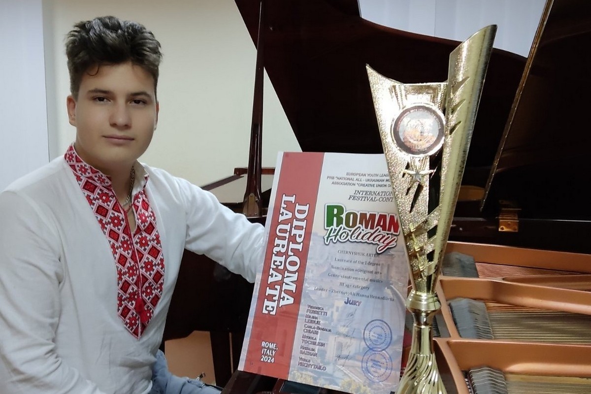 Юний піаніст з Нікополя переміг на Міжнародному конкурсі в Італії 1 Юний піаніст з Нікополя переміг на Міжнародному конкурсі в Італії