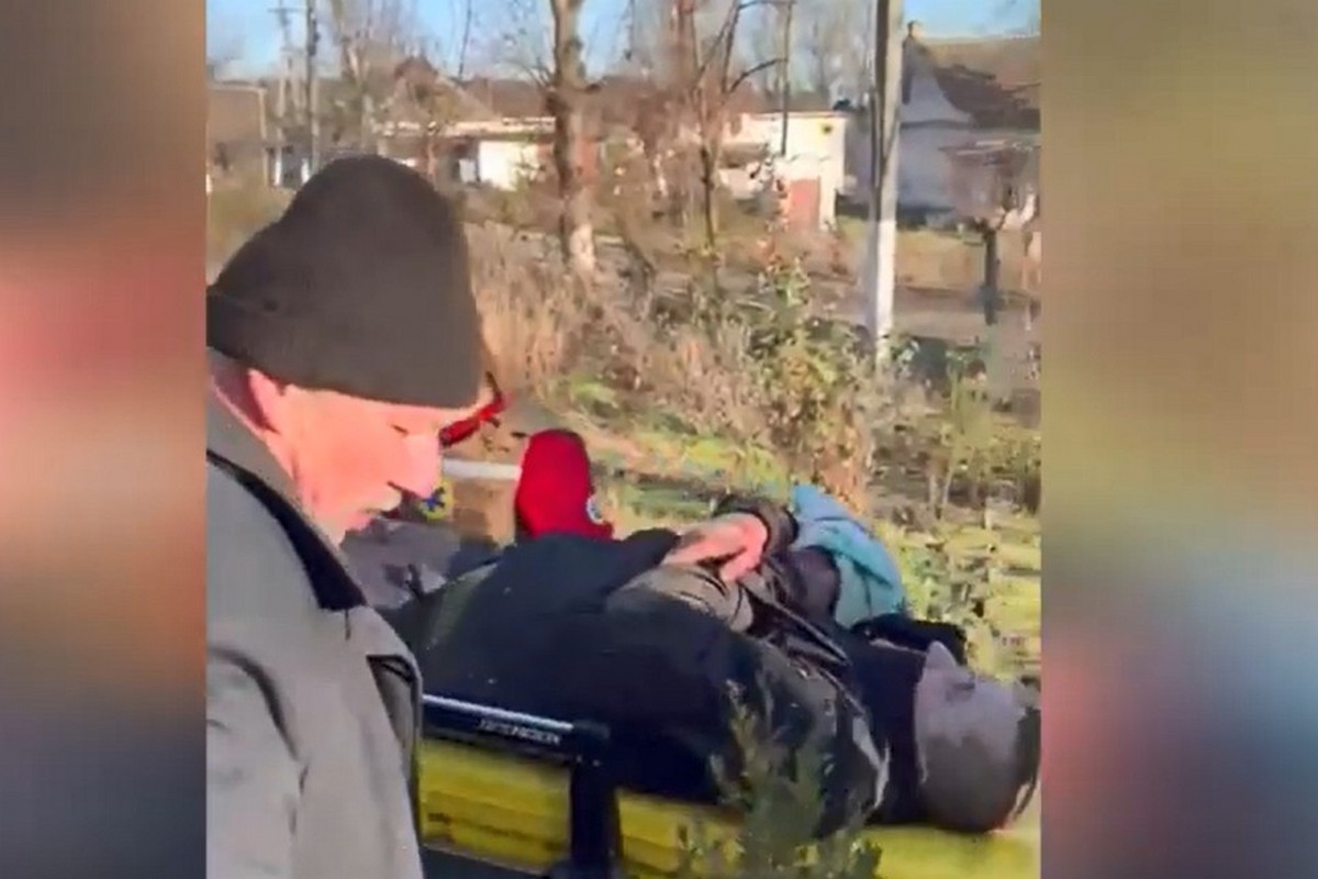 На Нікопольщині ворог поцілив дроном в чоловіка, що їхав на електросамокаті: за добу в області четверо поранених (фото, відео) 1 На Нікопольщині ворог поцілив дроном в чоловіка, що їхав на електросамокаті: за добу в області четверо поранених (фото, відео)