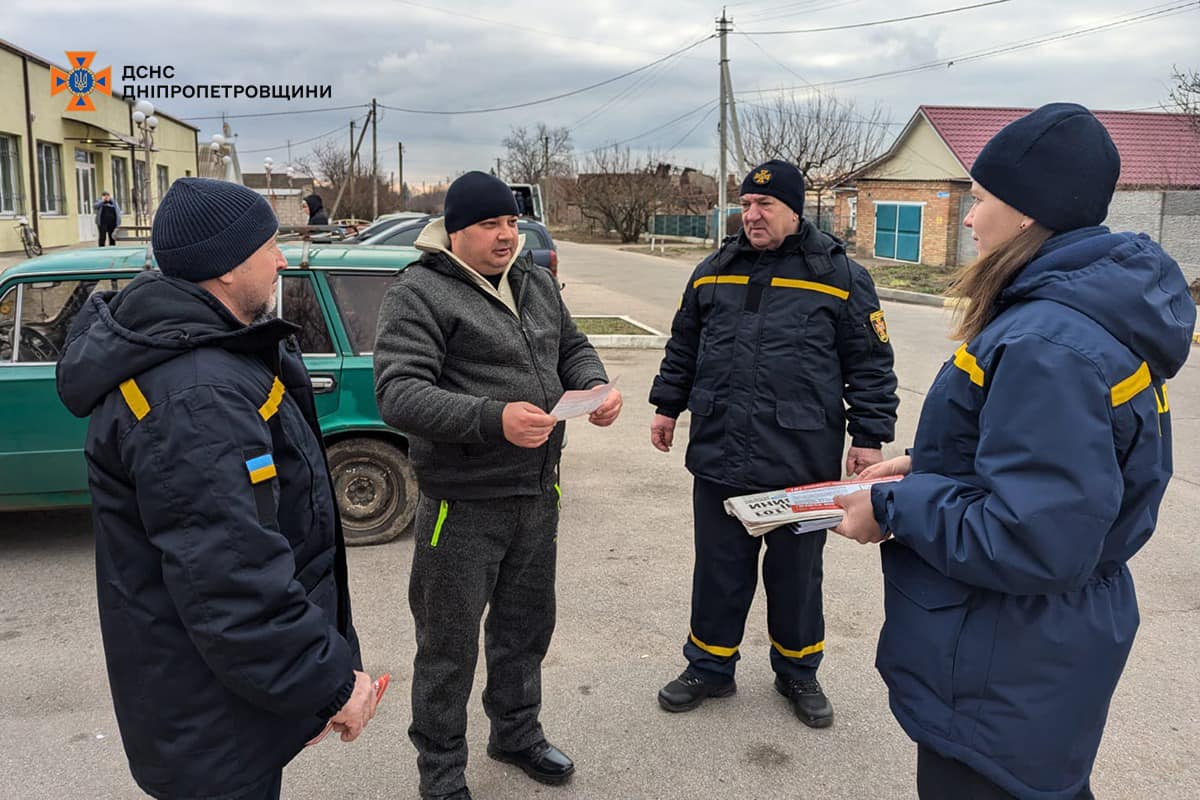 У Покровському рятувальники провели бесіди з мешканцями