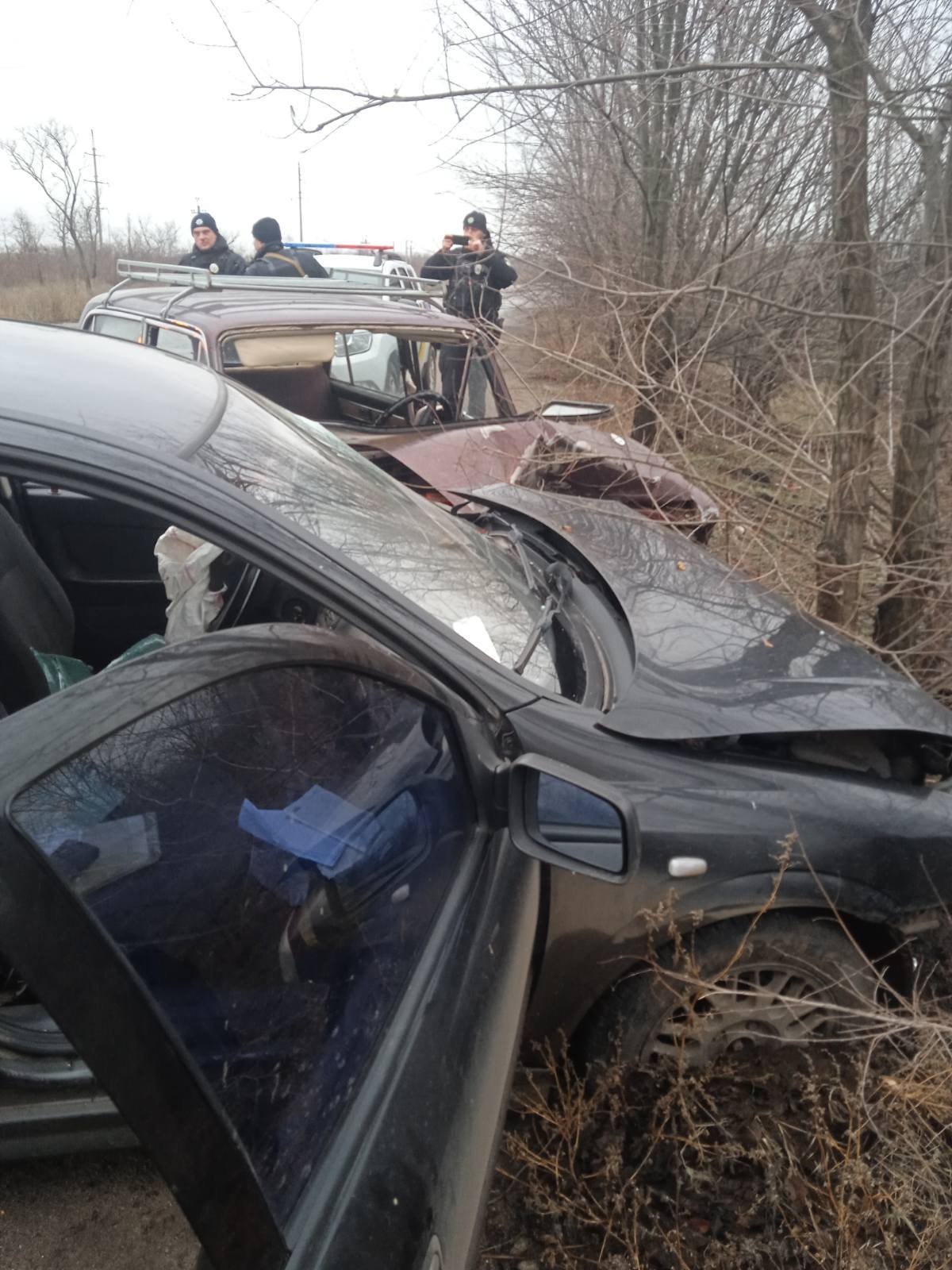 Автотроща на Нікопольщині: постраждалих рятували медики «швидкої» з Марганця