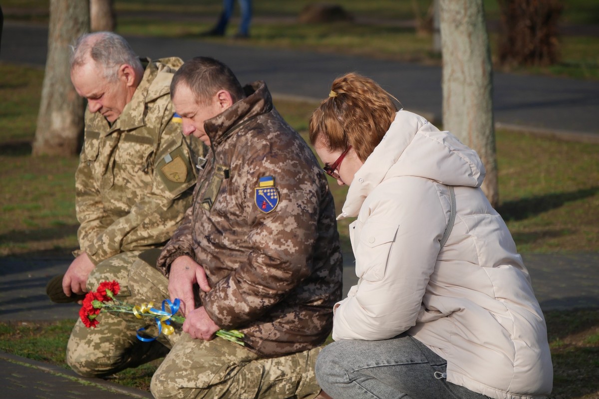 Покров сьогодні проводжав Героя: фото