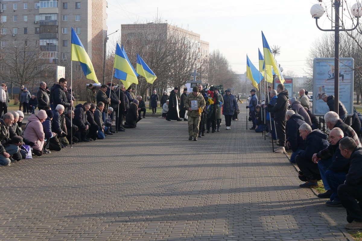 Покров сьогодні проводжав Героя: фото