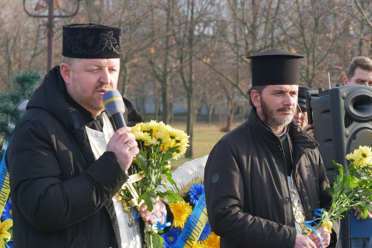 Покров сьогодні проводжав Героя (фото)