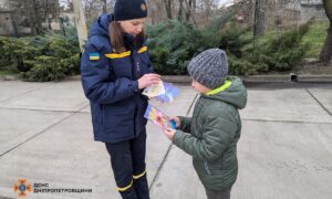 У Покровському рятувальники провели бесіди з мешканцями