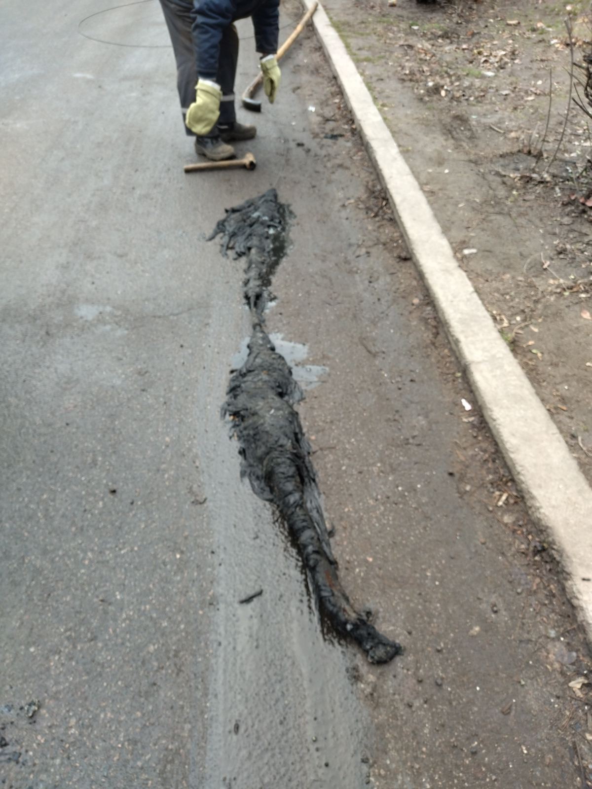 У водоканалі Нікополя показали, що дістають з каналізації