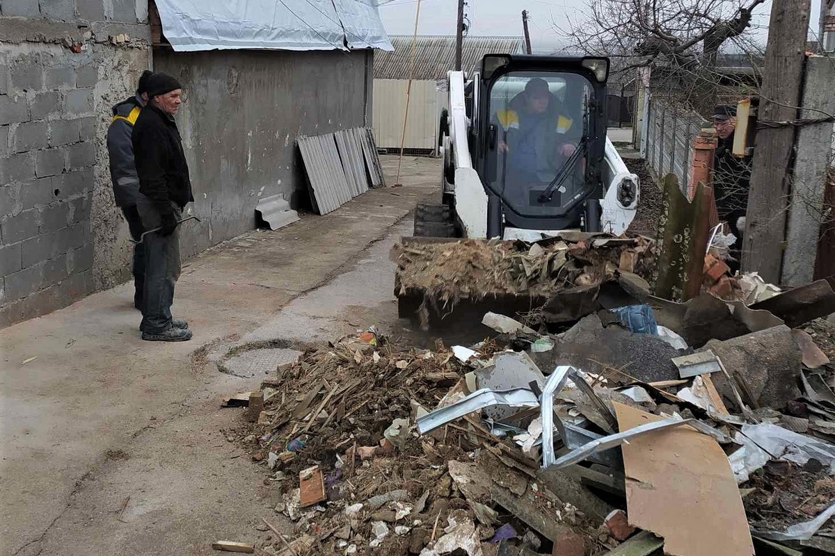 У Нікополі усувають наслідки ворожих атак: фото