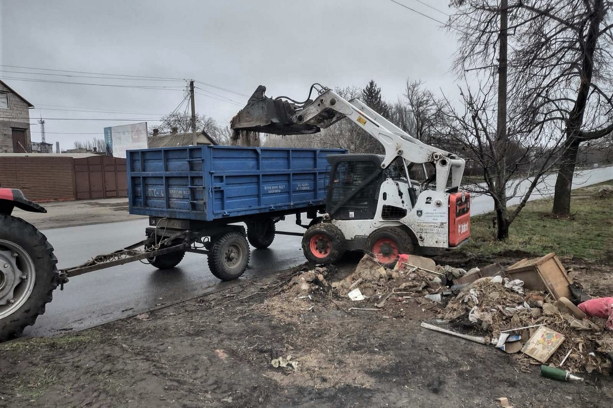 У Нікополі усувають наслідки ворожих атак: фото