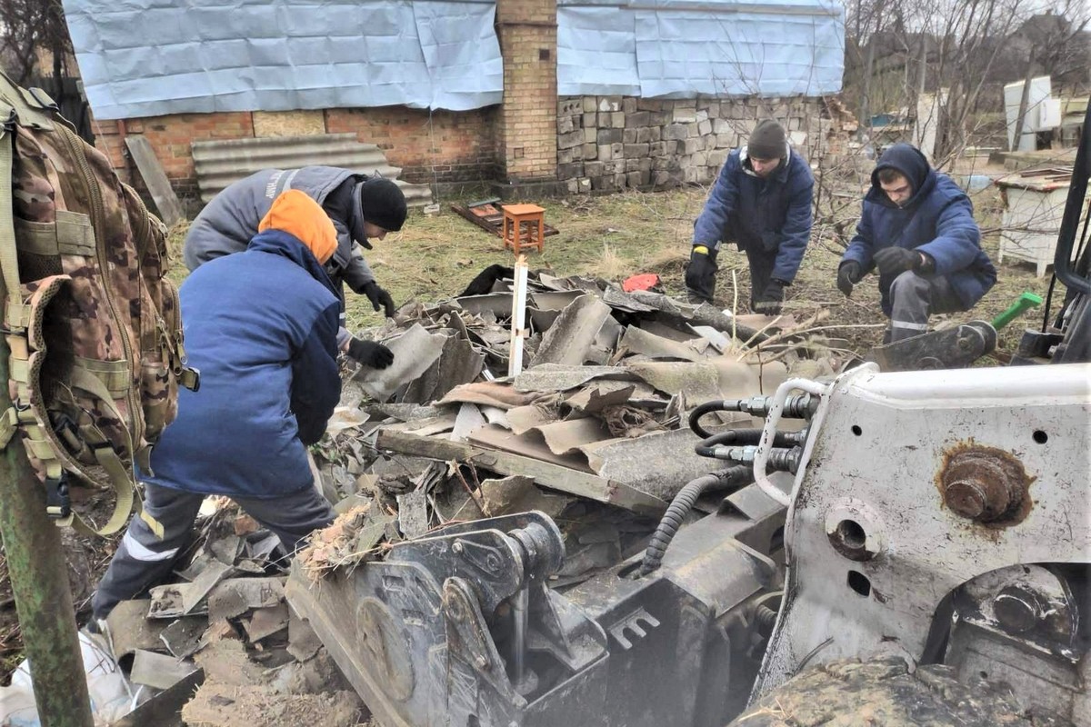 У Нікополі усувають наслідки ворожих атак: фото