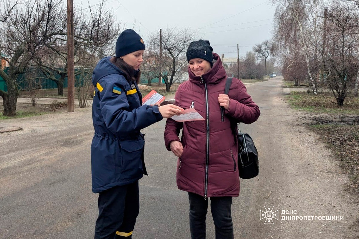 Де сьогодні у Нікополі загину чоловік, а також у приватному секторі: рятувальники провели бесіди з людьми