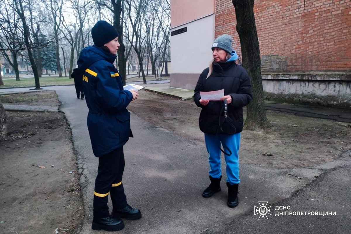 Де сьогодні у Нікополі загину чоловік, а також у приватному секторі: рятувальники провели бесіди з людьми