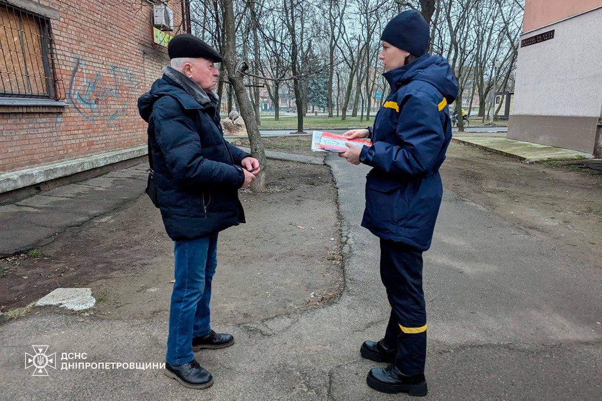 Де сьогодні у Нікополі загину чоловік, а також у приватному секторі: рятувальники провели бесіди з людьми