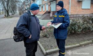 Де сьогодні у Нікополі загину чоловік, а також у приватному секторі: рятувальники провели бесіди з людьми