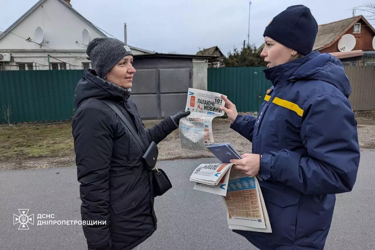 У приватному секторі Нікополя рятувальники провели бесіди: фото