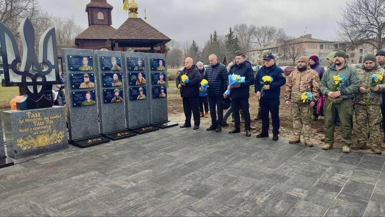 Благочинний Нікополя та району взяв участь у відкритті меморіалу Слави (фото) 9