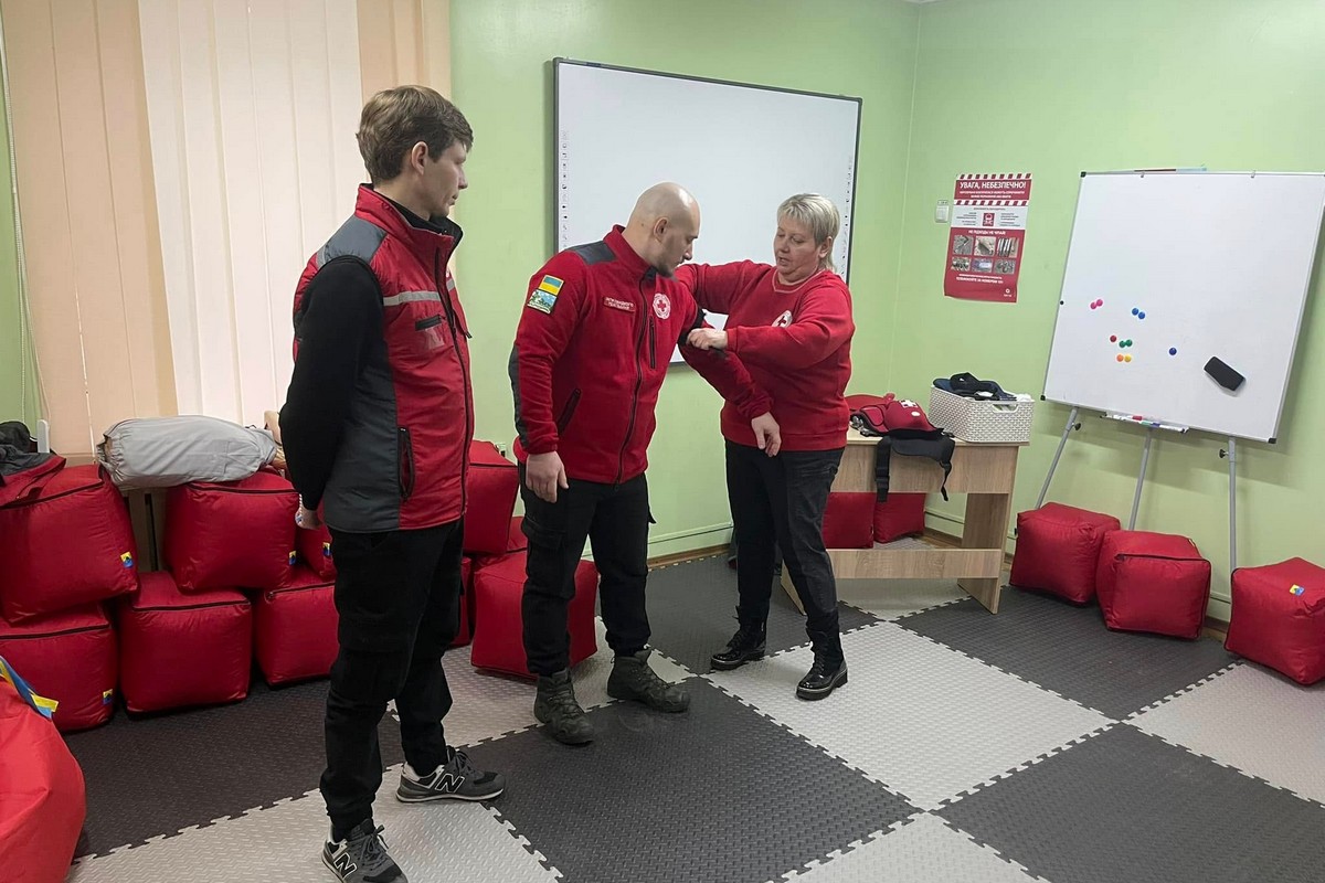 Червоний Хрест провів для колективу Нікопольського терцентру майстер клас з надання першої долікарської допомоги (фото) 5