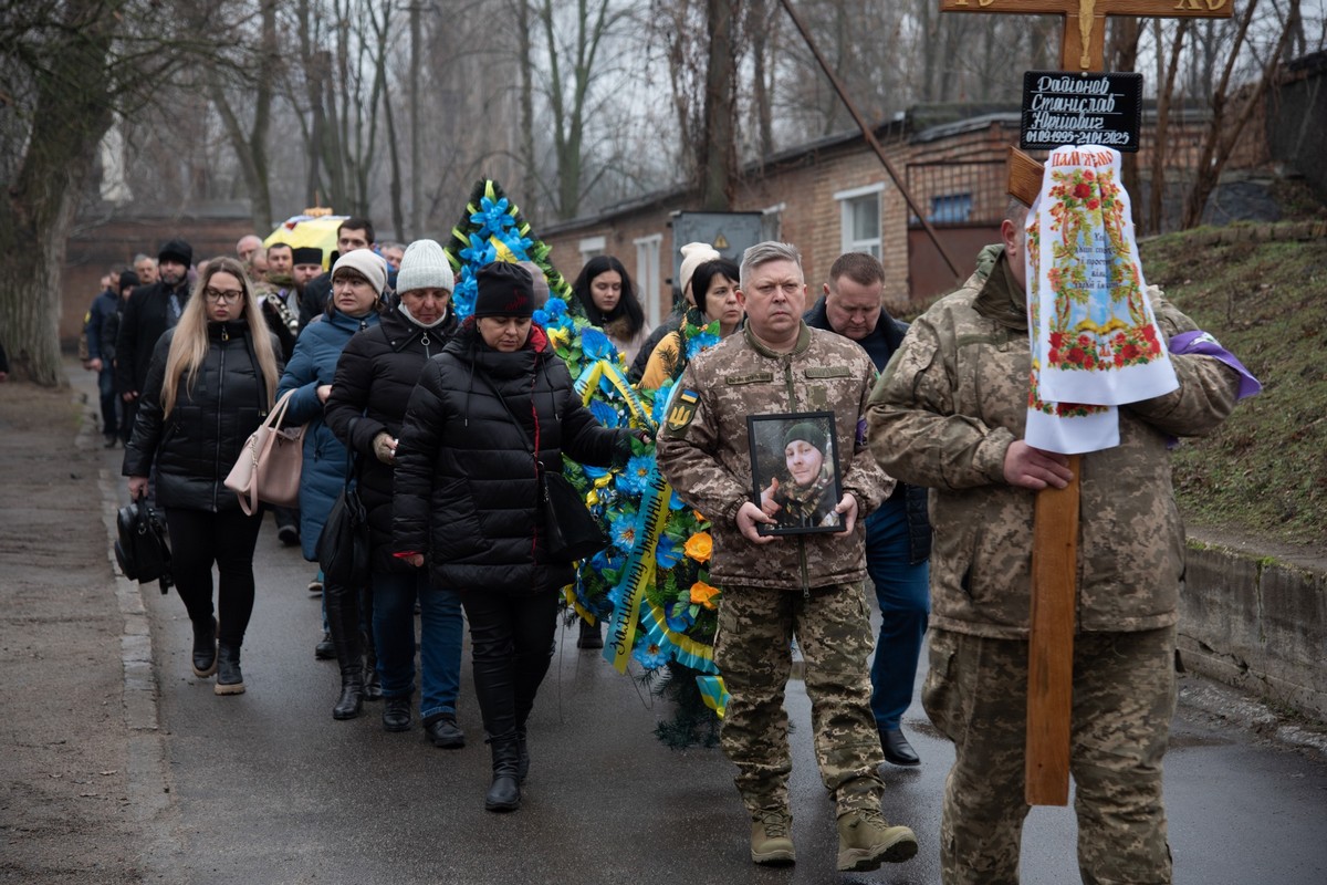 Нікополь провів в останню путь ще одного Захисника (фото) 11