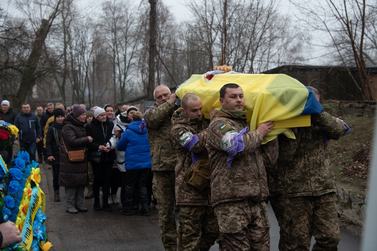 Нікополь провів в останню путь ще одного Захисника (фото) 12