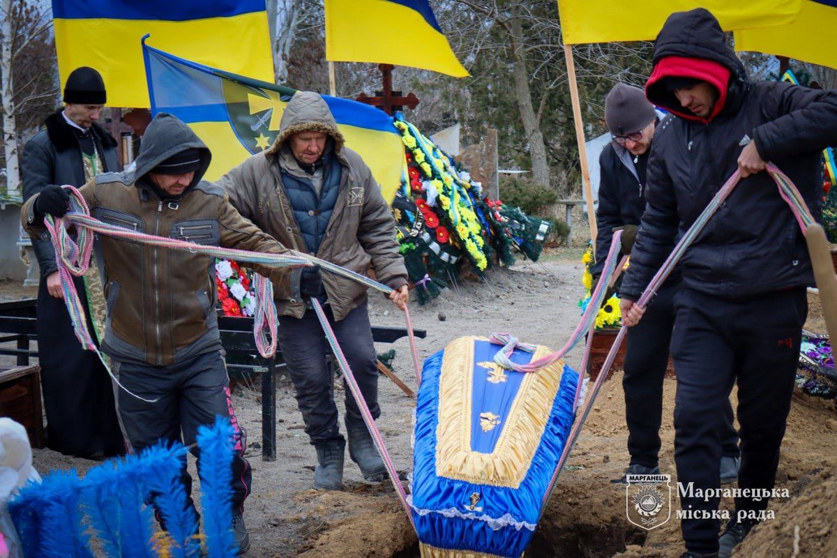 Нікопольщина провела в останню путь полеглого Захисника (фото) 8