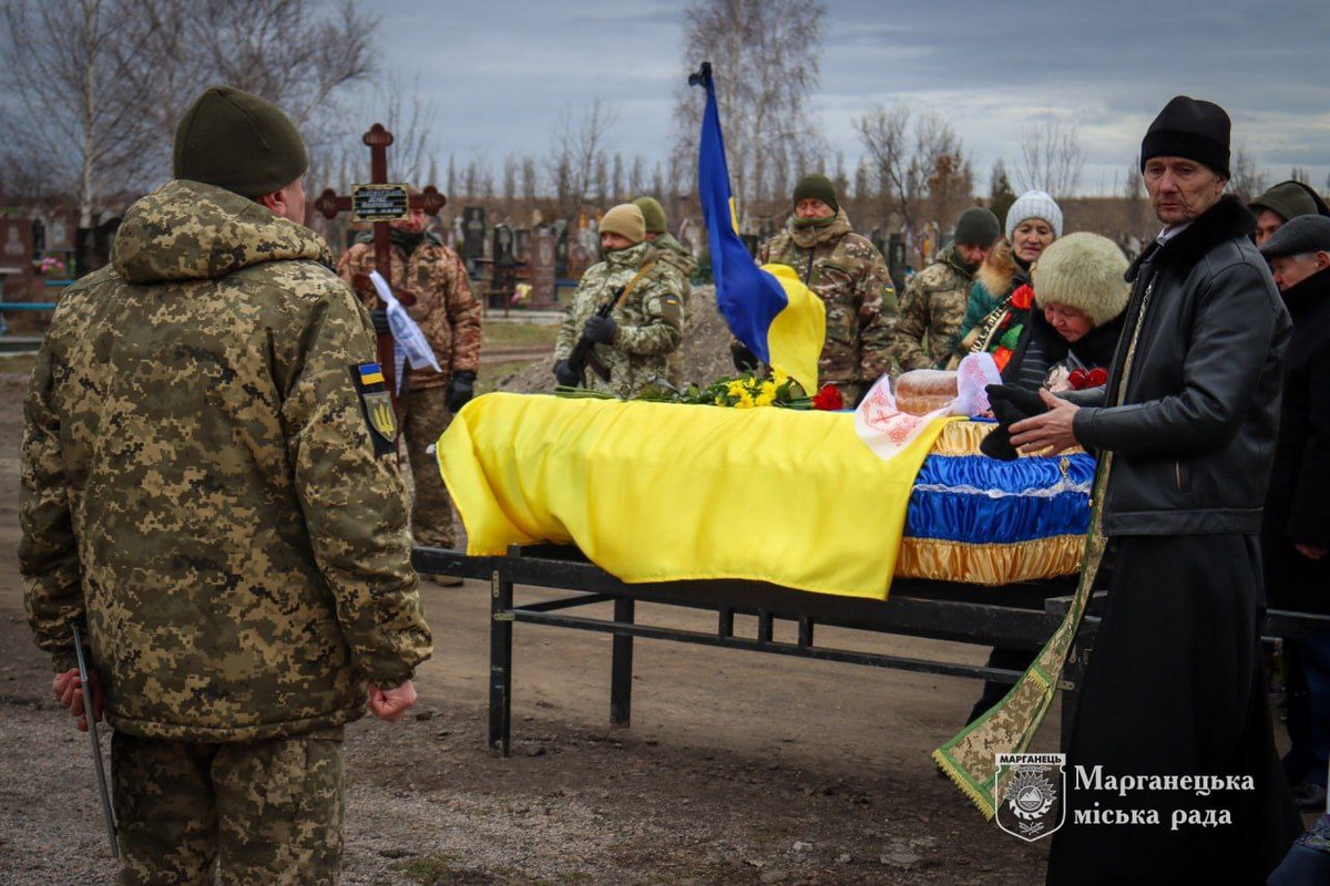 Нікопольщина провела в останню путь полеглого Захисника (фото) 9