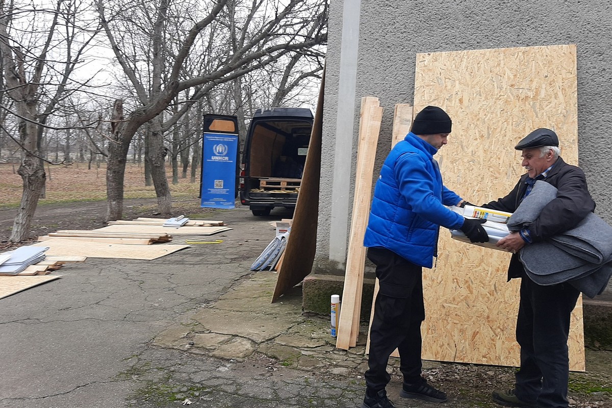 «Проліска» допомагає жителям Нікополя і Синельниківського району ліквідовувати наслідки обстрілів (фото) 4