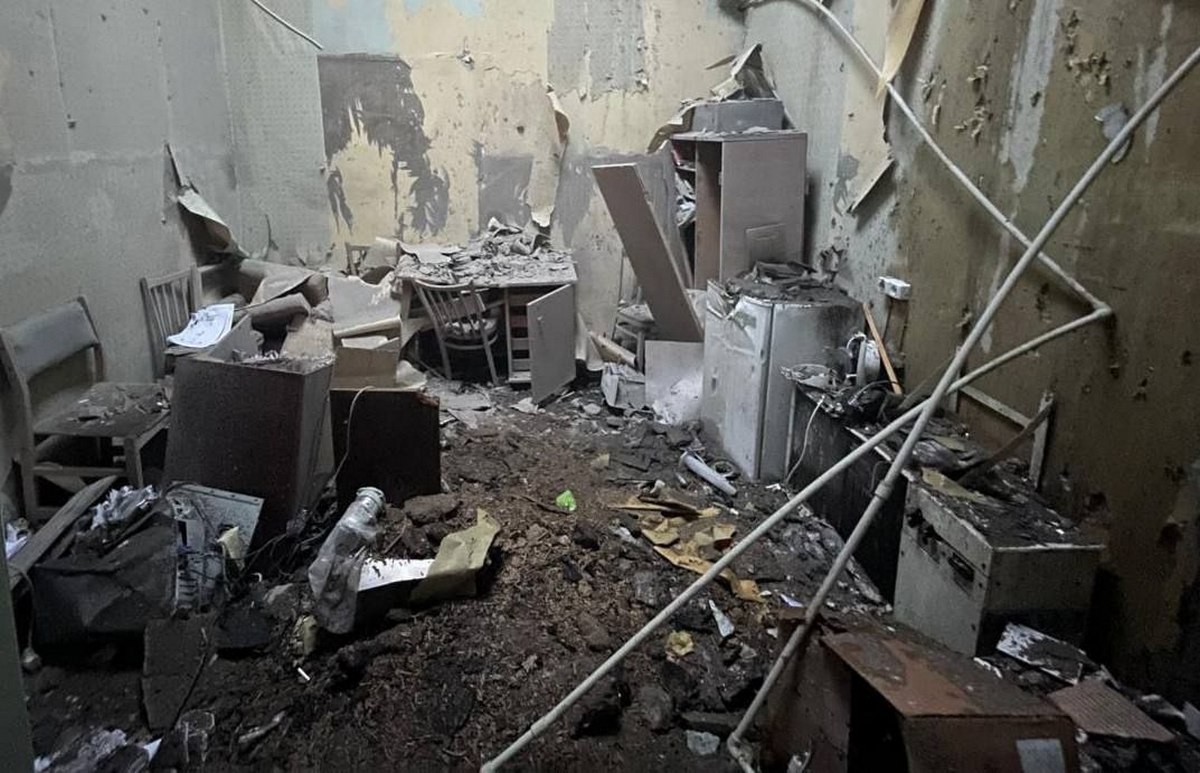 Росіяни гатили по Нікополю і району: пошкоджені приватні будинки, промислове та комунальне підприємства 1 Росіяни гатили по Нікополю і району 5