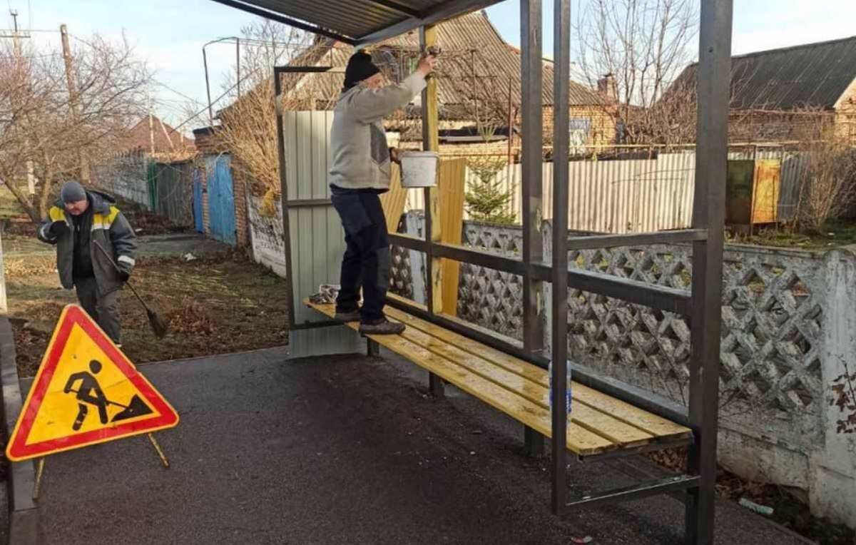 У Нікополі розпочали ремонтувати зупинки громадського транспорту 1 У Нікополі