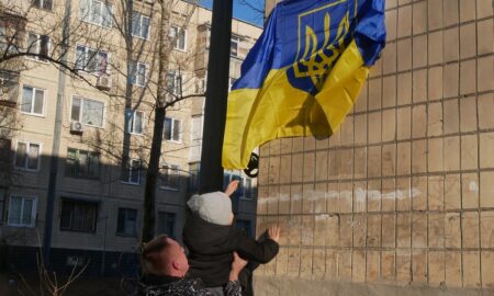 У Покрові відкрили меморіальну дошку загиблому Захиснику Андрію Приходьку 3