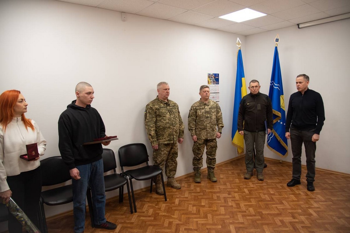 Полеглих Захисників з Нікополя відзначено державними нагородами: відзнаки отримали рідні