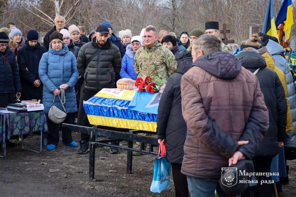 На Нікопольщині сьогодні провели в останню путь Героя