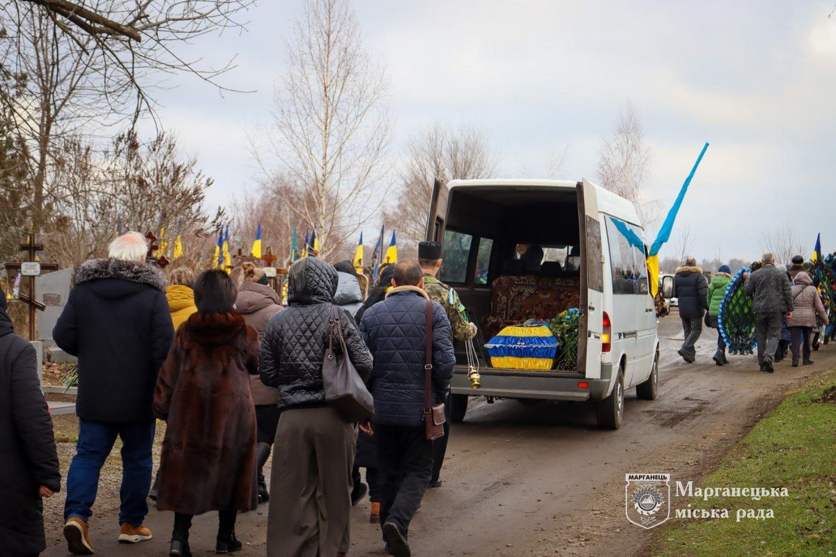 На Нікопольщині сьогодні провели в останню путь Героя