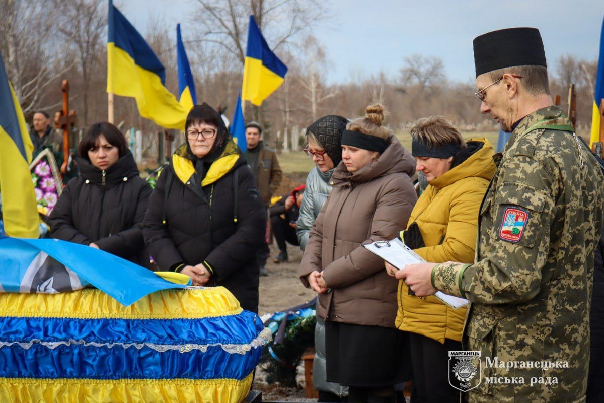 На Нікопольщині сьогодні провели в останню путь Героя