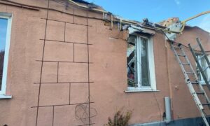 У Нікополі двоє поранених, понівечено три підприємства, також піж обстрілами був і район (фото)