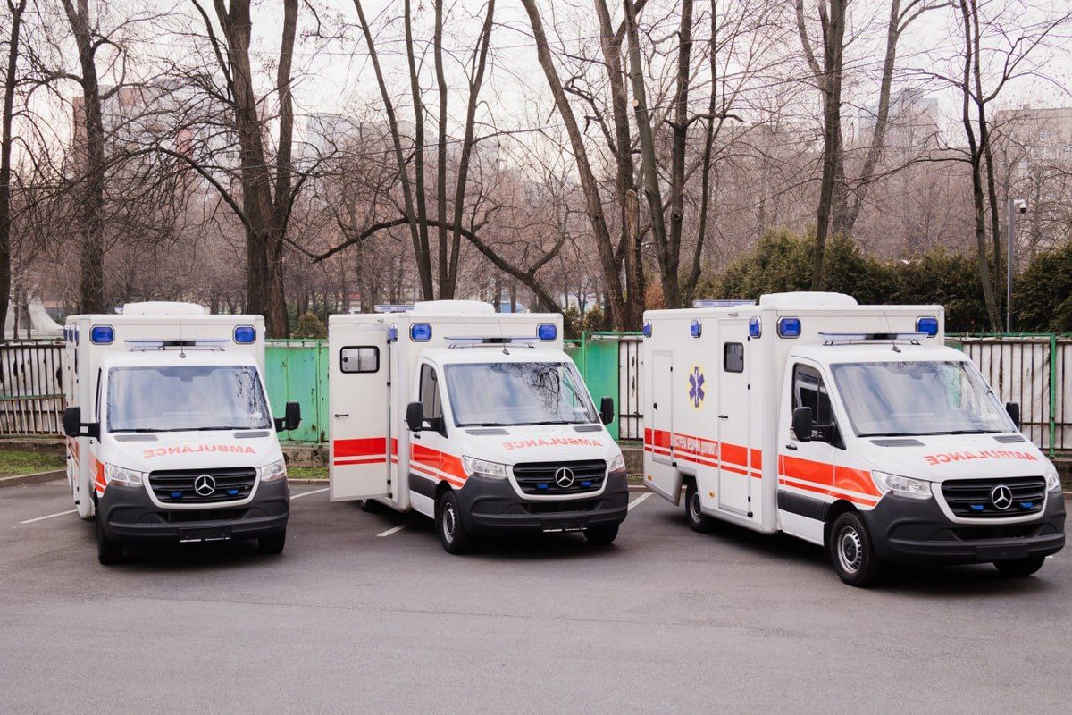 «Екстренка» Дніпропетровщини отримала три новенькі реанімобілі з Німеччини (фото) 1 «Екстренка» Дніпропетровщини отримала три новенькі реанімобілі з Німеччини (фото)