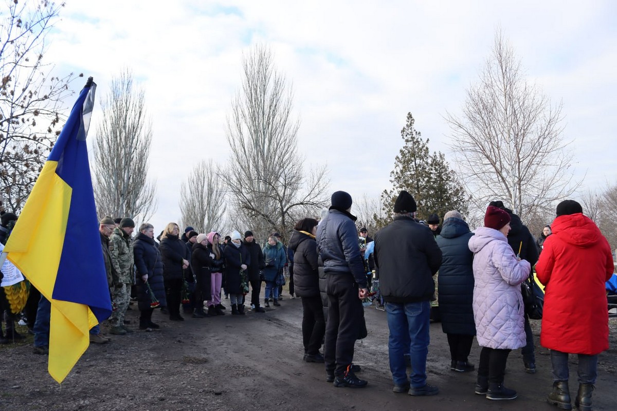 У Марганці сьогодні провели в останню путь ветерана: фото