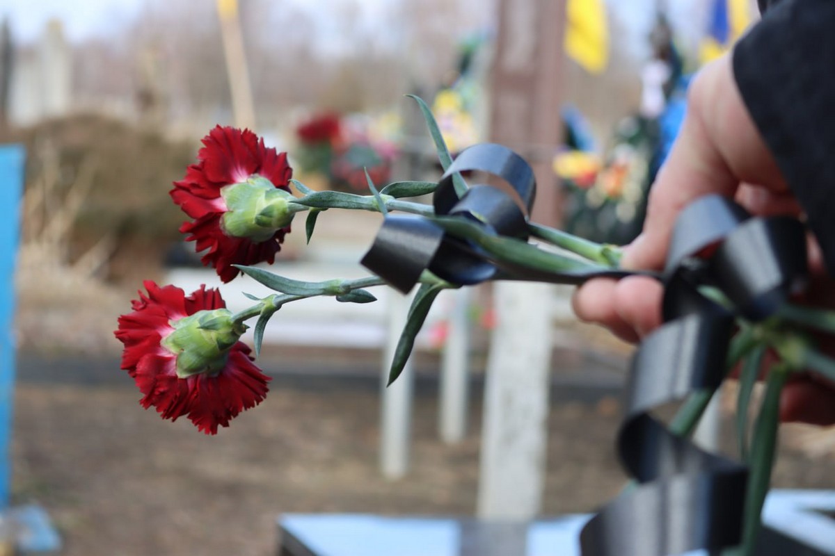 У Марганці сьогодні провели в останню путь ветерана: фото