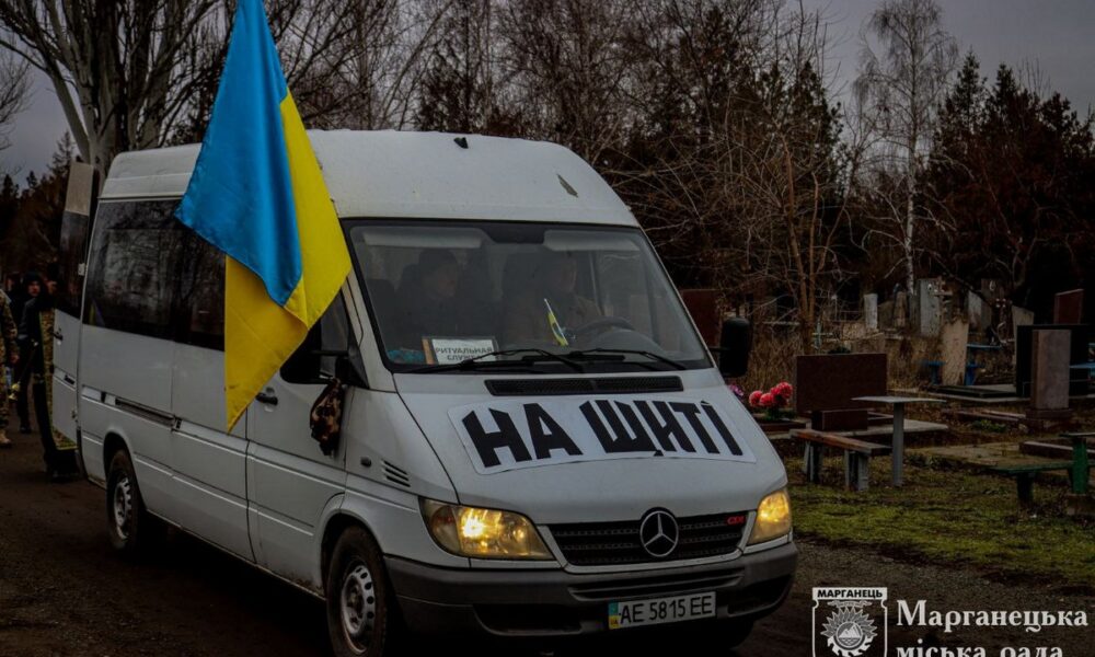 У Марганці сьогодні прощалися з полеглим на війні Героєм. Йому було усього 36 років.