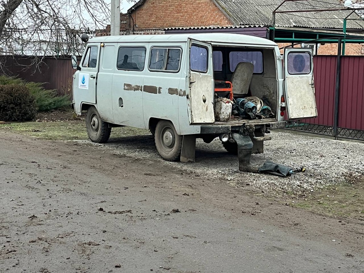 На тлі постійної загрози обстрілів: на Нікопольщині показали, як працюють комунальники