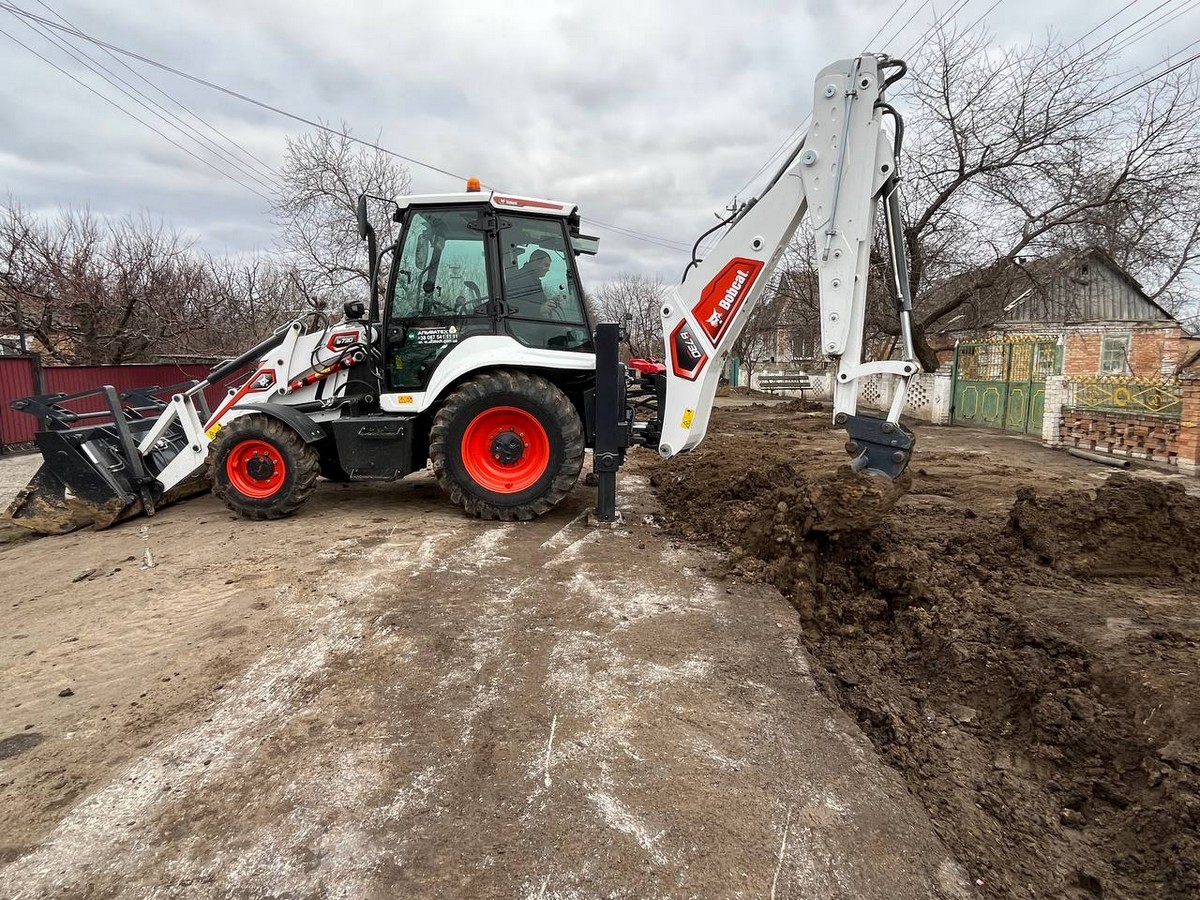 На тлі постійної загрози обстрілів: на Нікопольщині показали, як працюють комунальники