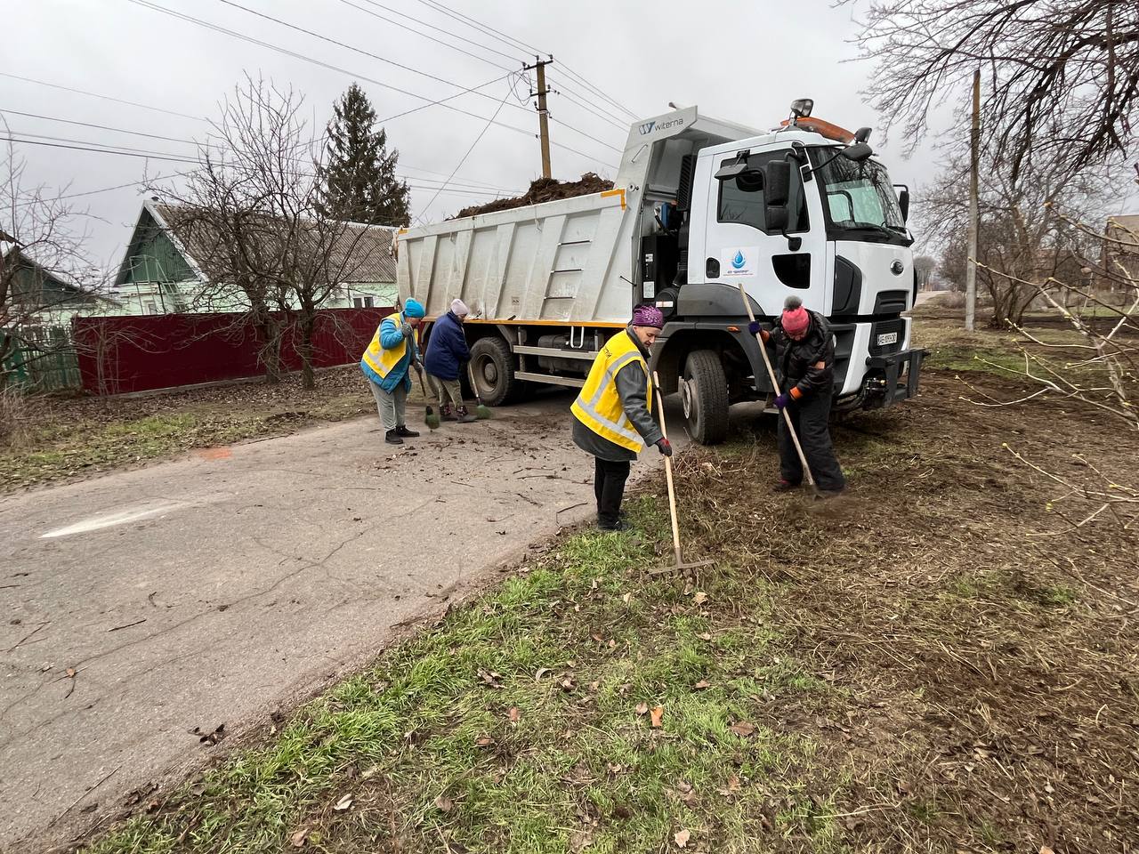 Вже давно відчули позитивні зміни: у Червоногригорівській громаді комунальники наводять лад на вулицях (фото)