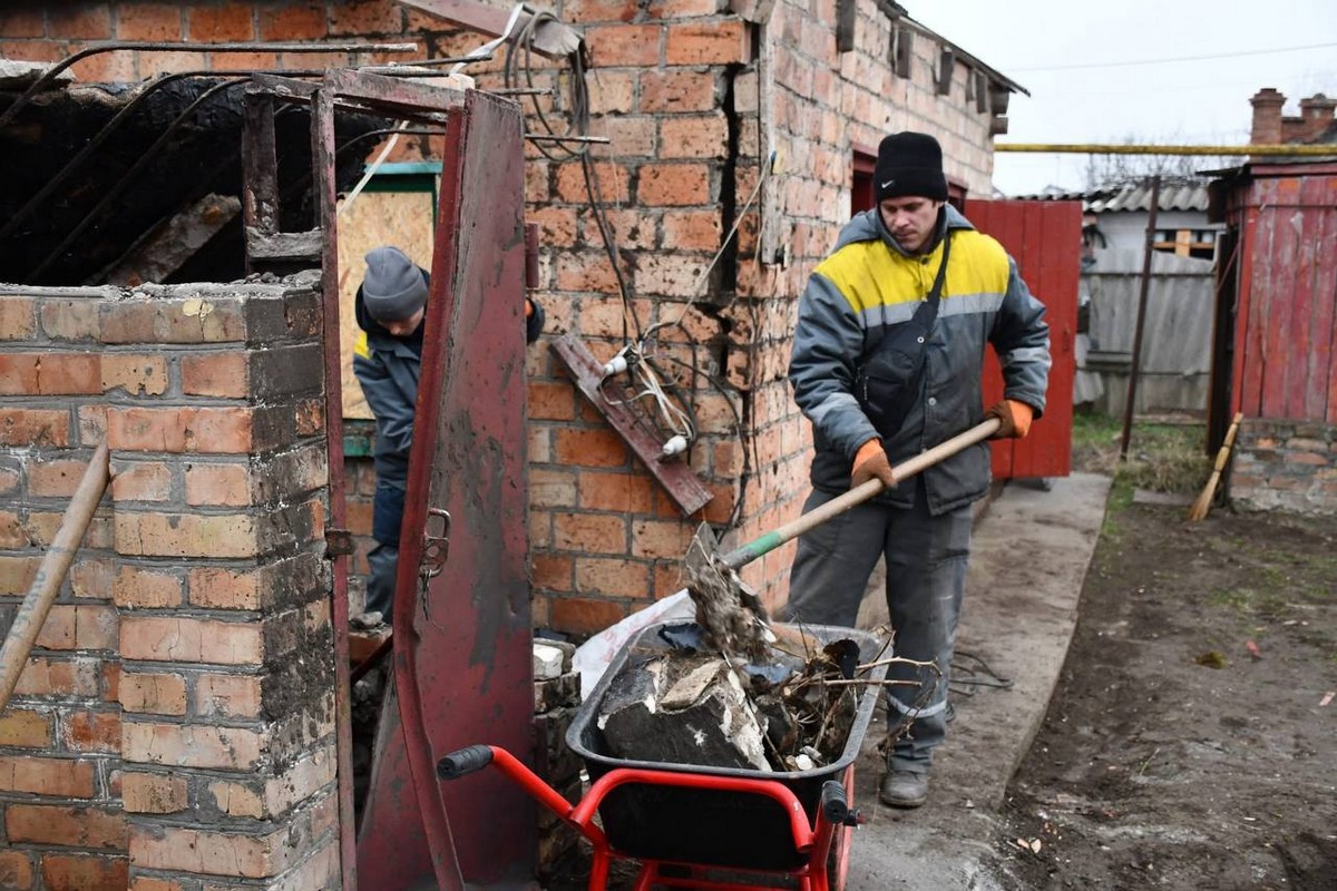 Фото наслідків обстрілів Нікополя за добу