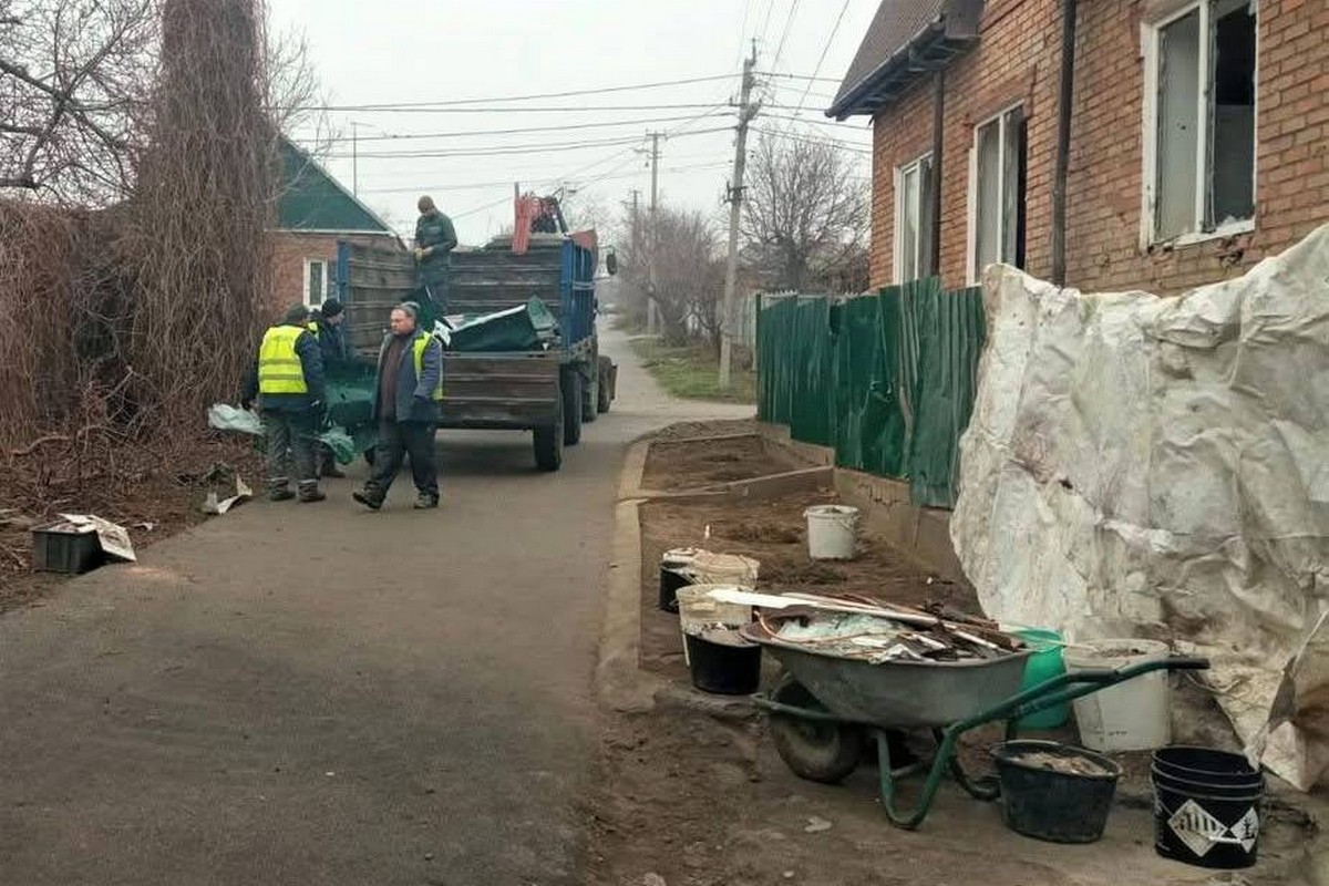 Фото наслідків обстрілів Нікополя за добу